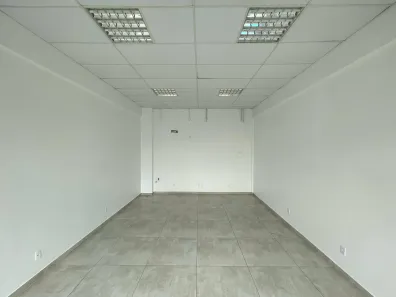 Conjunto Comercial / Sala para alugar, 40m² no Centro, Chapecó