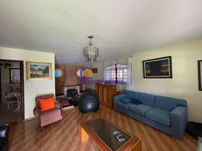 Fazenda / Sítio / Chácara com 4 Quartos para alugar, 2250m² no Curral, Ibiúna