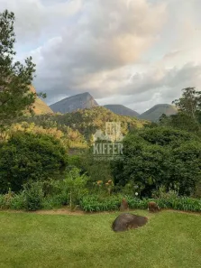 Fazenda / Sítio / Chácara com 4 Quartos à venda, 300m² no Cuiabá, Petrópolis