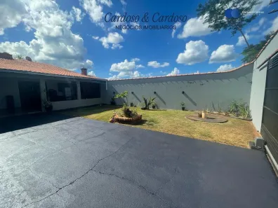 Fazenda / Sítio / Chácara com 3 Quartos à venda, 150m² no , Ibiporã