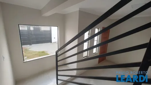 Sobrado com 3 Quartos à venda, 135m² no Jardim das Acácias, Poços de Caldas