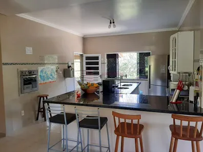 Fazenda / Sítio / Chácara com 3 Quartos à venda, 270m² no Vila Velha, Caçapava