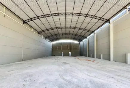 Galpão / Depósito / Armazém com 1 Quarto para venda ou aluguel, 800m² no Conjunto Habitacional Collor de Melo, Cambé