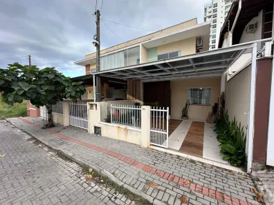 Sobrado com 2 Quartos à venda, 99m² no Itacolomi, Balneário Piçarras