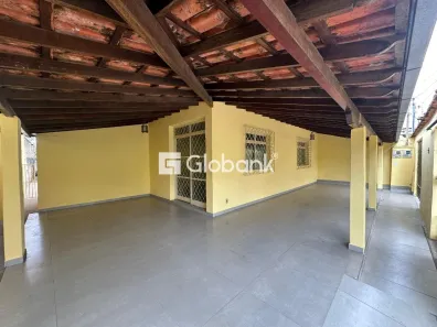 Casa com 4 Quartos para alugar, 150m² no Major Prates, Montes Claros