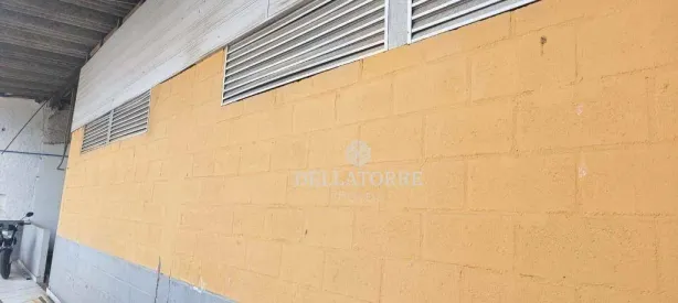 Galpão / Depósito / Armazém para alugar, 84m² no Várzea, Teresópolis
