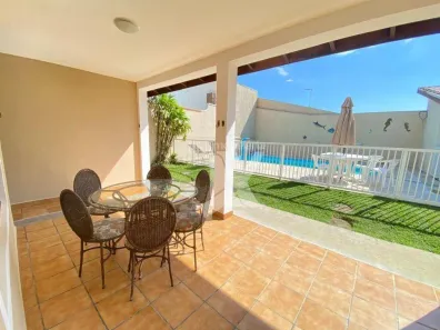 Casa com 3 Quartos para alugar, 250m² no , Pontal do Paraná
