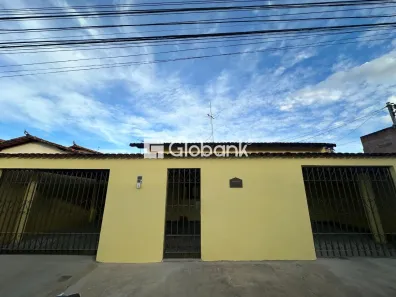 Casa com 4 Quartos para alugar, 150m² no Major Prates, Montes Claros
