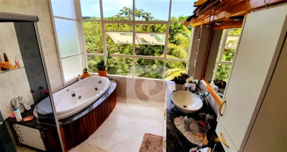 Sobrado com 6 Quartos à venda, 277m² no Vila Progresso, Niterói