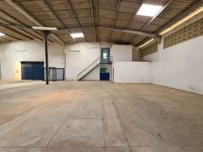Galpão / Depósito / Armazém para alugar, 605m² no Candelária, Natal