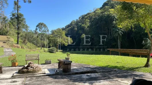 Fazenda / Sítio / Chácara com 3 Quartos à venda, 12m² no Centro, São Lourenço da Serra