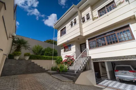 Sobrado com 3 Quartos para venda ou aluguel, 207m² no Jardim Social, Curitiba