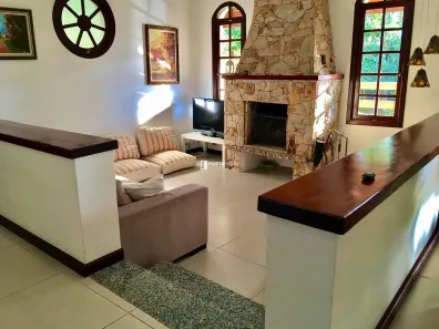 Fazenda / Sítio / Chácara com 3 Quartos à venda, 248m² no Chácaras Bartira, Embu das Artes