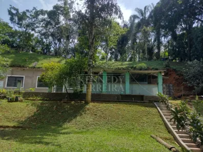 Fazenda / Sítio / Chácara com 2 Quartos à venda, 210m² no Centro, Juquitiba