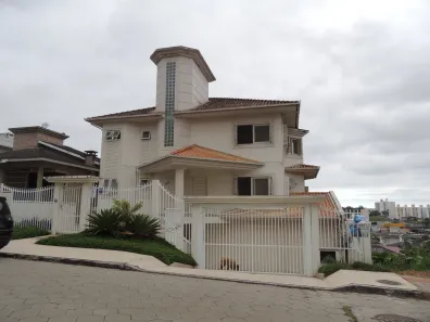 Casa com 4 Quartos para alugar, 336m² no Comerciário, Criciúma