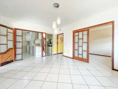 Casa com 3 Quartos para alugar, 200m² no Água Verde, Blumenau