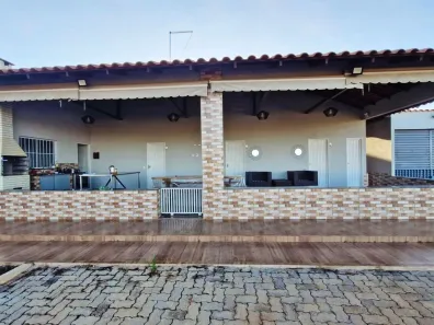 Fazenda / Sítio / Chácara com 4 Quartos à venda, 2500m² no Taguatinga Centro, Brasília