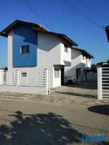 Casa com 2 Quartos para alugar, 69m² no Itacolomi, Balneário Piçarras