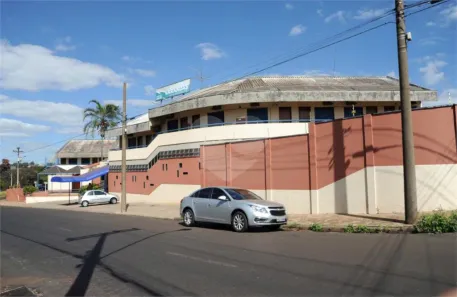 Loja / Salão / Ponto Comercial com 42 Quartos à venda, 1320m² no Centro, Araraquara