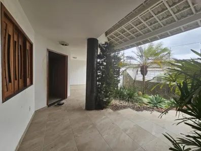 Casa com 5 Quartos para alugar, 273m² no Santa Mônica, Feira de Santana