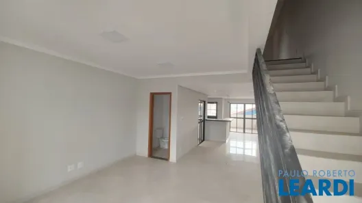Sobrado com 3 Quartos à venda, 135m² no Jardim das Acácias, Poços de Caldas
