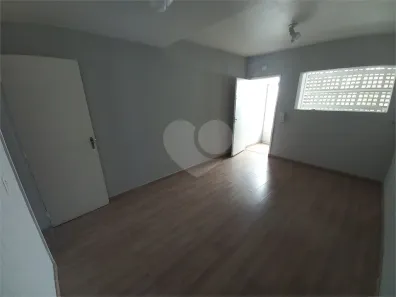 com 2 Quartos para alugar, 200m² no Jardim da Glória, Taboão da Serra