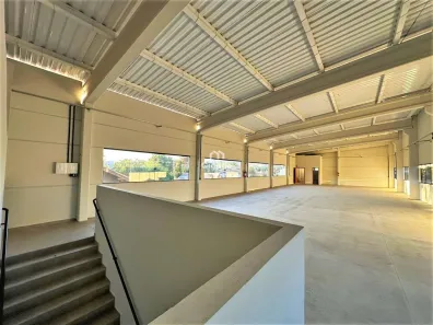 Conjunto Comercial / Sala para alugar, 300m² no Chico de Paulo, Jaraguá do Sul