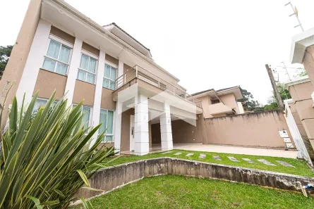 Casa com 3 Quartos para alugar, 400m² no Abranches, Curitiba
