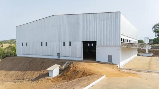 Galpão / Depósito / Armazém com 10 Quartos para alugar, 2900m² no Nova Fátima, Hidrolândia