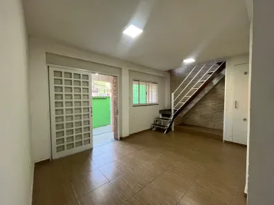 Sobrado com 3 Quartos à venda, 140m² no Santa Terezinha, Mesquita