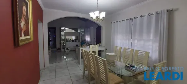 Sobrado com 3 Quartos à venda, 280m² no Vila Pasti, Louveira