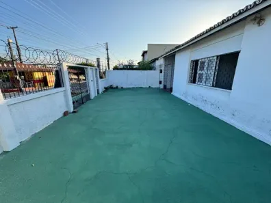 Casa com 3 Quartos para alugar, 90m² no Tabapuá, Caucaia