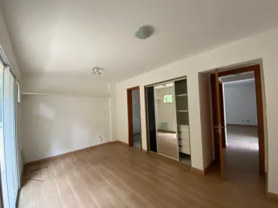 Apartamento com 4 Quartos para venda ou aluguel, 215m² no Castelanea, Petrópolis
