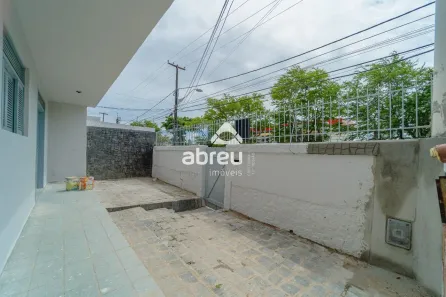 Casa com 4 Quartos à venda, 195m² no Lagoa Nova, Natal