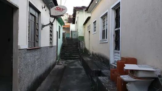Casa de Vila com 2 Quartos para alugar, 60m² no Mutondo, São Gonçalo