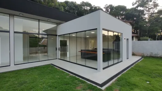 Casa de Condomínio com 3 Quartos para venda ou aluguel, 208m² no Cumbari, Mairiporã