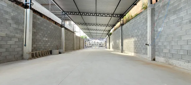 Galpão / Depósito / Armazém com 1 Quarto à venda, 650m² no Juscelino, Mesquita