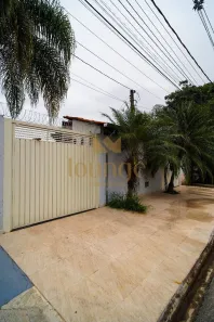 Fazenda / Sítio / Chácara com 3 Quartos à venda, 195m² no Centro, Araçoiaba da Serra