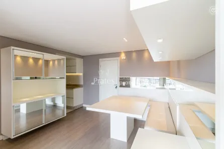 Apartamento com 2 Quartos para alugar, 50m² no Centro, Curitiba