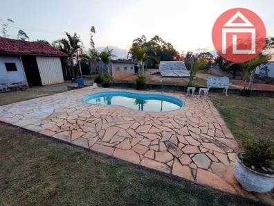 Fazenda / Sítio / Chácara com 3 Quartos para alugar, 335m² no , Bragança Paulista