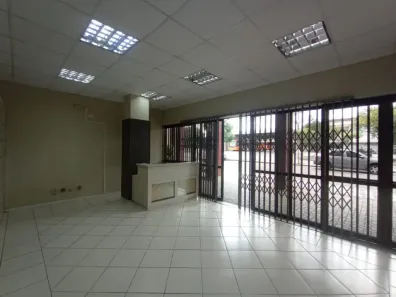 Loja / Salão / Ponto Comercial para alugar, 40m² no Bacacheri, Curitiba