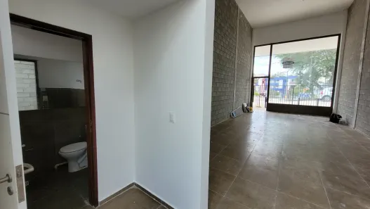 Loja / Salão / Ponto Comercial com 1 Quarto para alugar, 60m² no Lauritzen, Campina Grande