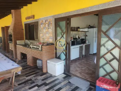 Fazenda / Sítio / Chácara com 3 Quartos à venda, 1500m² no Piracangaguá, Taubaté