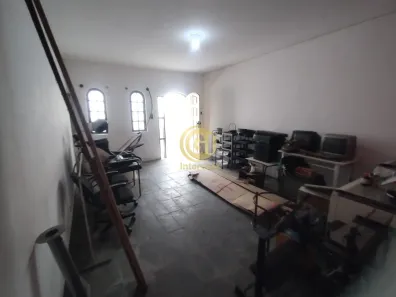 Casa Comercial com 4 Quartos para alugar, 153m² no Centro, Jacareí