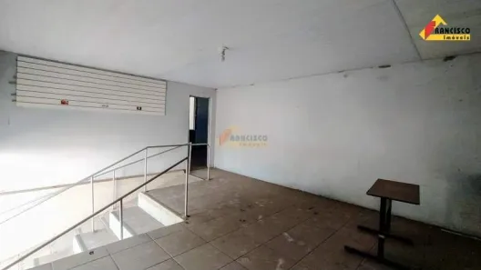 Galpão / Depósito / Armazém à venda, 700m² no Santo Antônio, Divinópolis