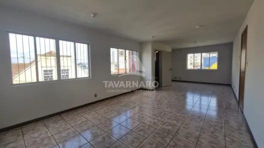 Conjunto Comercial / Sala para alugar, 46m² no Centro, Irati