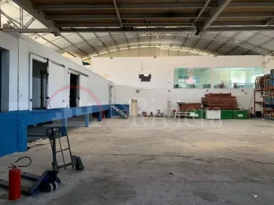 Galpão / Depósito / Armazém para venda ou aluguel, 1300m² no Varadouro, São Sebastião