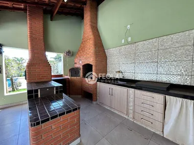 Fazenda / Sítio / Chácara com 2 Quartos à venda, 290m² no Chácara Lucília, Americana