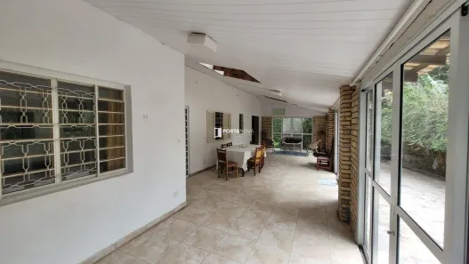 Fazenda / Sítio / Chácara com 3 Quartos para alugar, 117m² no Chácaras Bartira, Embu das Artes