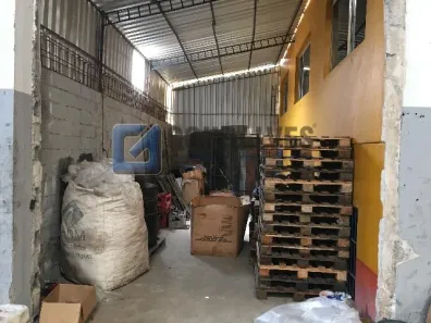 Galpão / Depósito / Armazém para alugar, 915m² no Piraporinha, Diadema